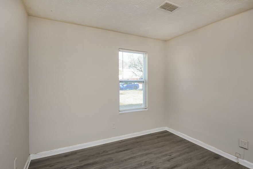 Building Photo - 4964 Galbraith Cir