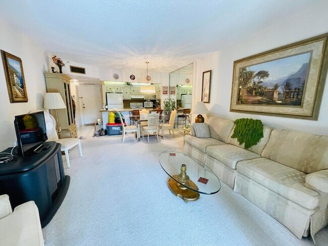 Building Photo - 257 S Cypress Rd