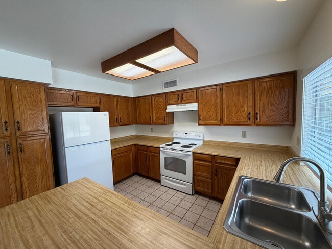 Building Photo - 5102 E Bannock St