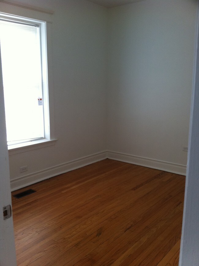 Building Photo - 7655 S Sangamon 914-20 W 77th Chicago, IL 60620