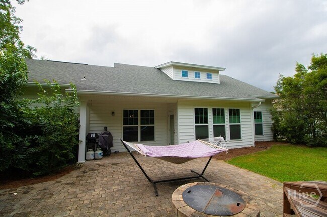 Building Photo - 4 Gresham Ln