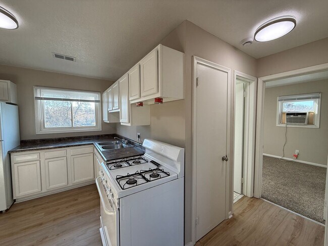 Building Photo - 2606 E Hennepin Ave