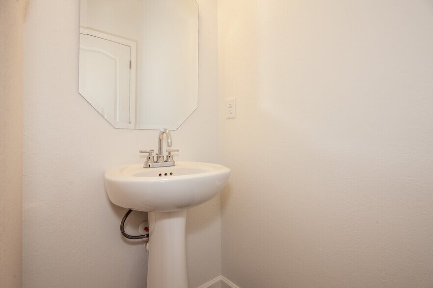 Building Photo - 1819 Allegheny Dr