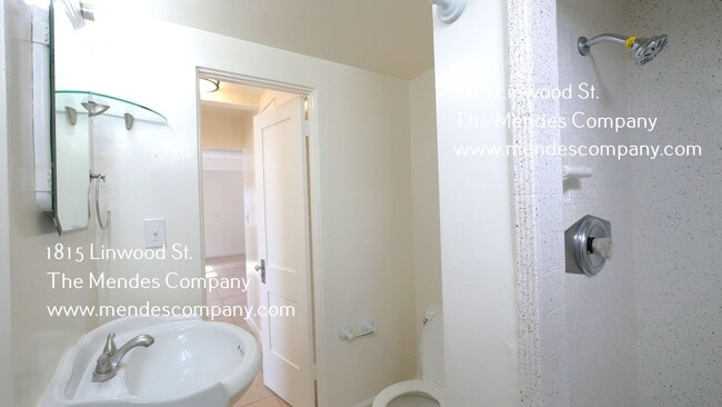 Building Photo - 1815 Linwood St