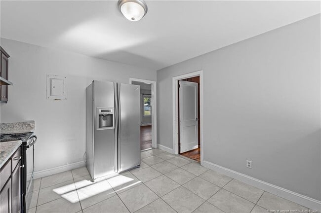 Building Photo - 821 Sandalwood Dr