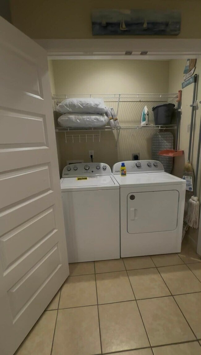 Building Photo - 101 E Capricorn Dr