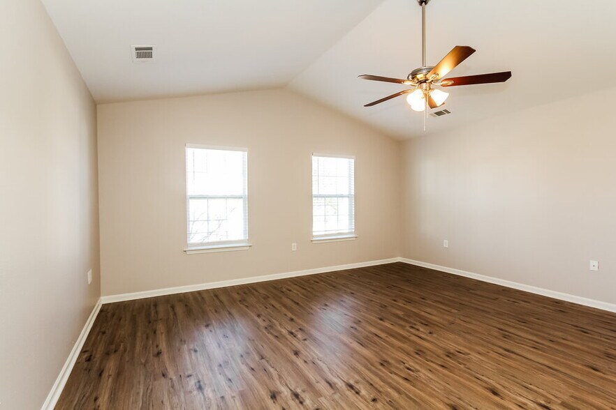 Building Photo - 4521 Oakburn Drive