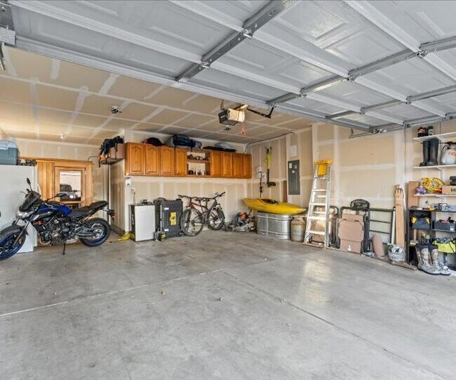 Building Photo - Modern 4-Bedroom Home in Desirable Promontory Neighborhood - Pet Friendly