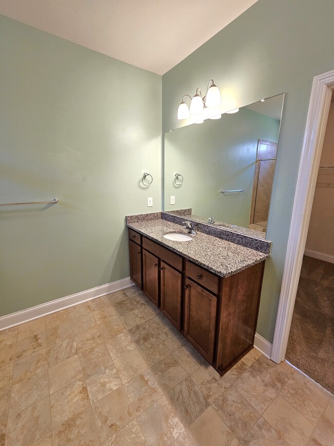 Building Photo - 558 Castleby Dr