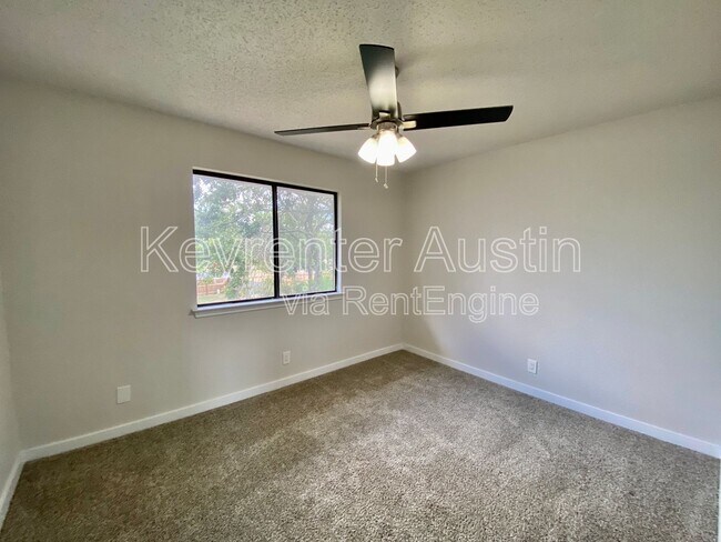 Building Photo - 410 Twin Oak Trail