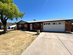 Building Photo - 711 N Oracle Cir
