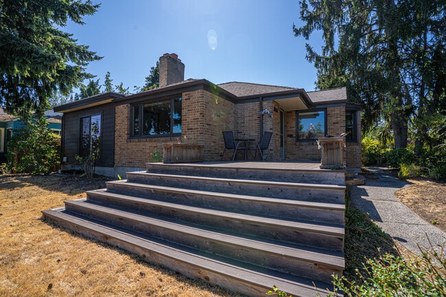 Building Photo - 4201 51st Ave S