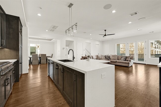 Building Photo - 707 W Clay St