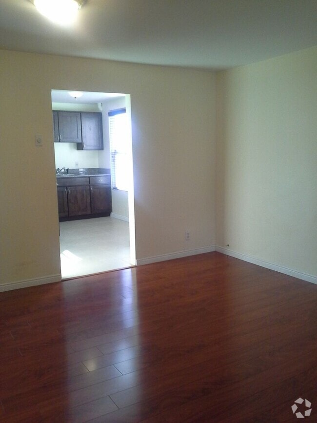 Building Photo - Affordable Downtown Apartment