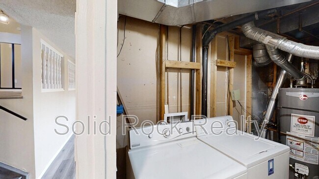 Building Photo - 6570 Montarbor Dr