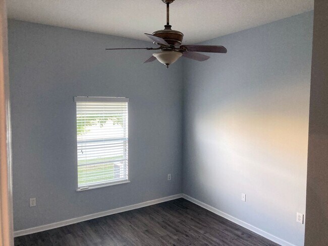 Building Photo - ***SPECIAL - TWO WEEKS FREE*** Spacious 3-...