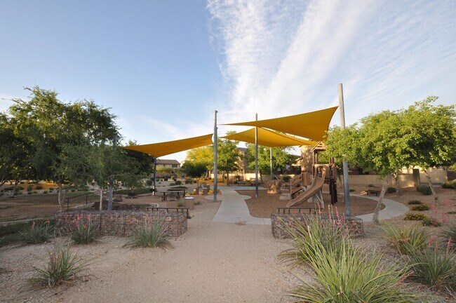 Building Photo - Stunning 5bed/3bath 2771 sq/ft Gilbert Home!