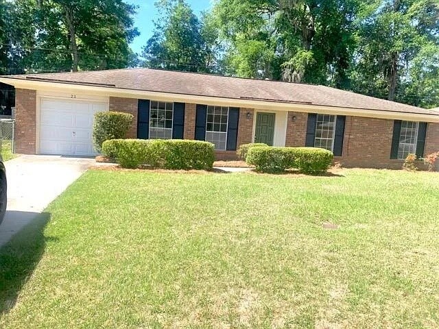 Primary Photo - 21 Greenbriar Dr