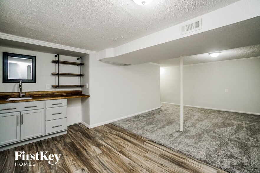 Building Photo - 659 Forestwood Dr