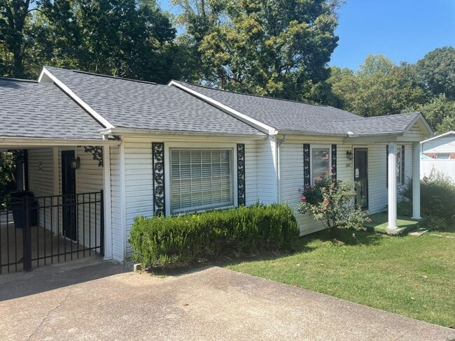 Primary Photo - 3 Bedroom Home For Rent Near Exit 4!