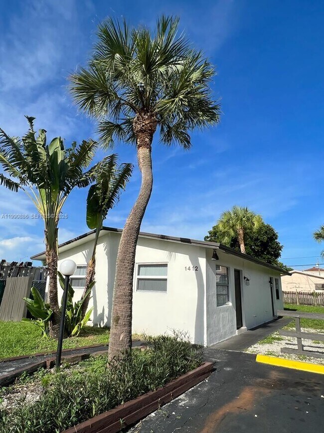 Building Photo - 1412 SW 41st Ave