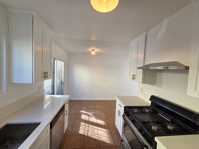 Building Photo - 2333 Birkdale St