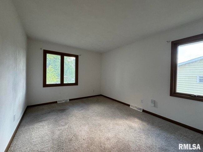 Building Photo - 3816 Ridgewood Dr