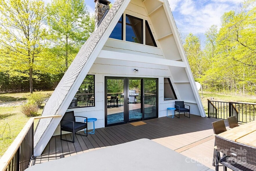 Building Photo - 826 Shumont Rd