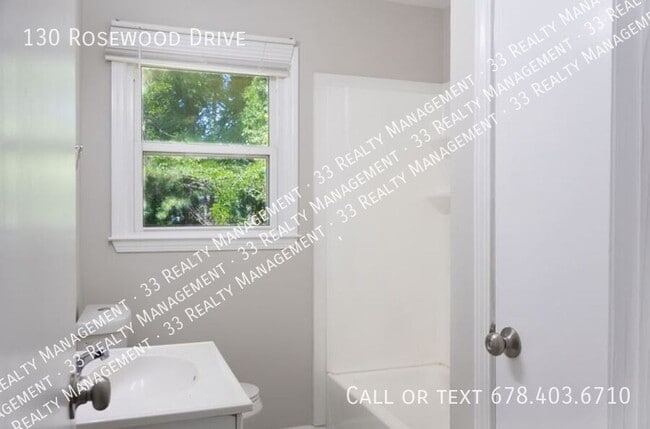 Building Photo - 130 Rosewood Dr