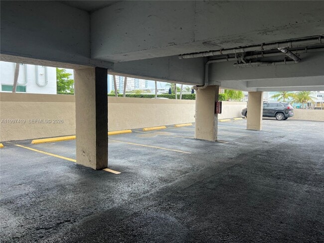 Building Photo - 7125 Bay Dr