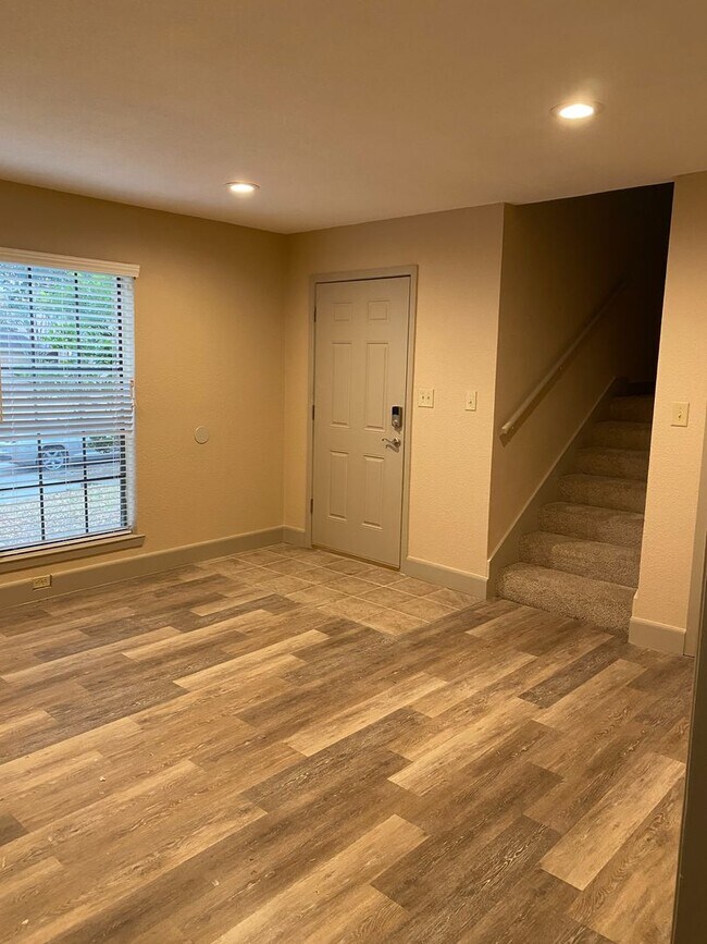 Building Photo - 7580 Kings Ridge Rd