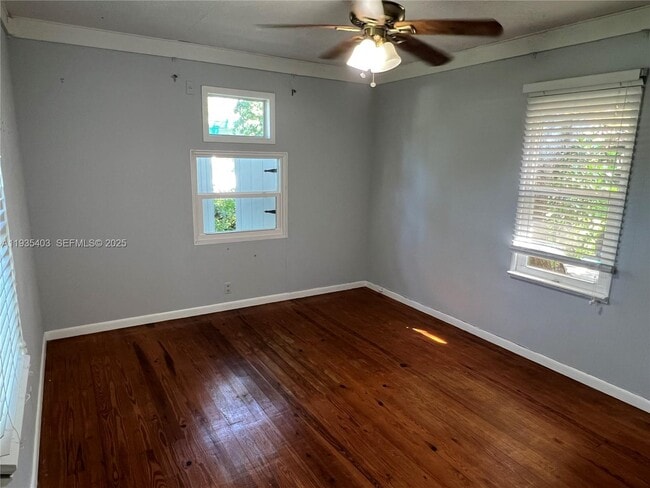 Building Photo - 606 SW 11th St