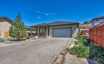 Building Photo - Great Location - Centrally Located - Quick...