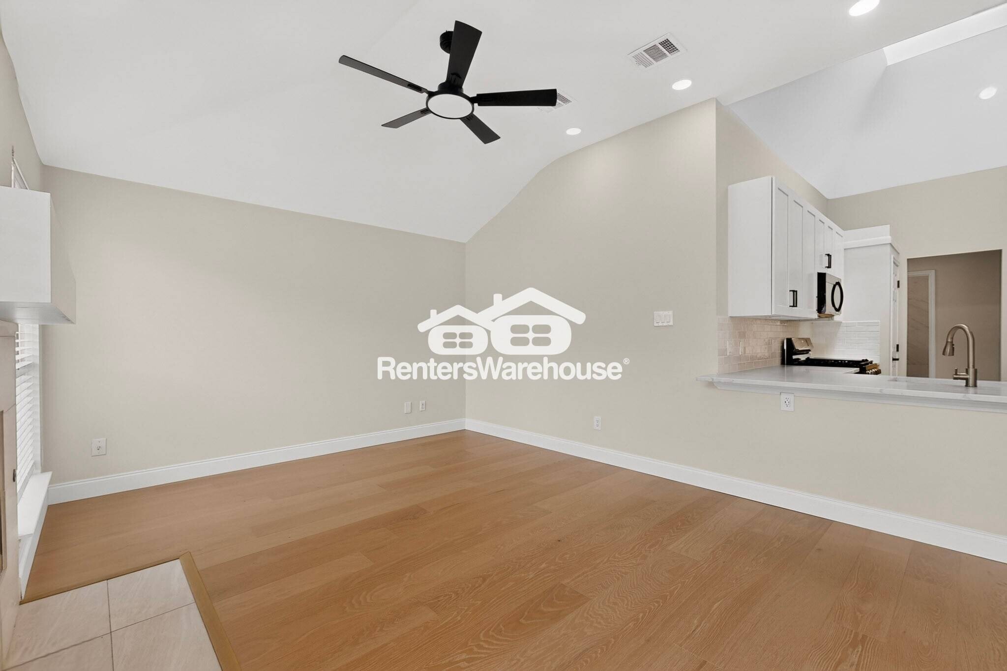 Building Photo - 9113 Warren Dr