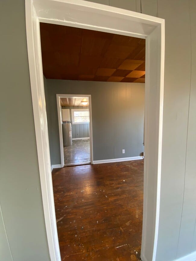 Building Photo - 1203 W State St