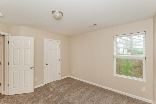 Building Photo - 100 Fairview Dr