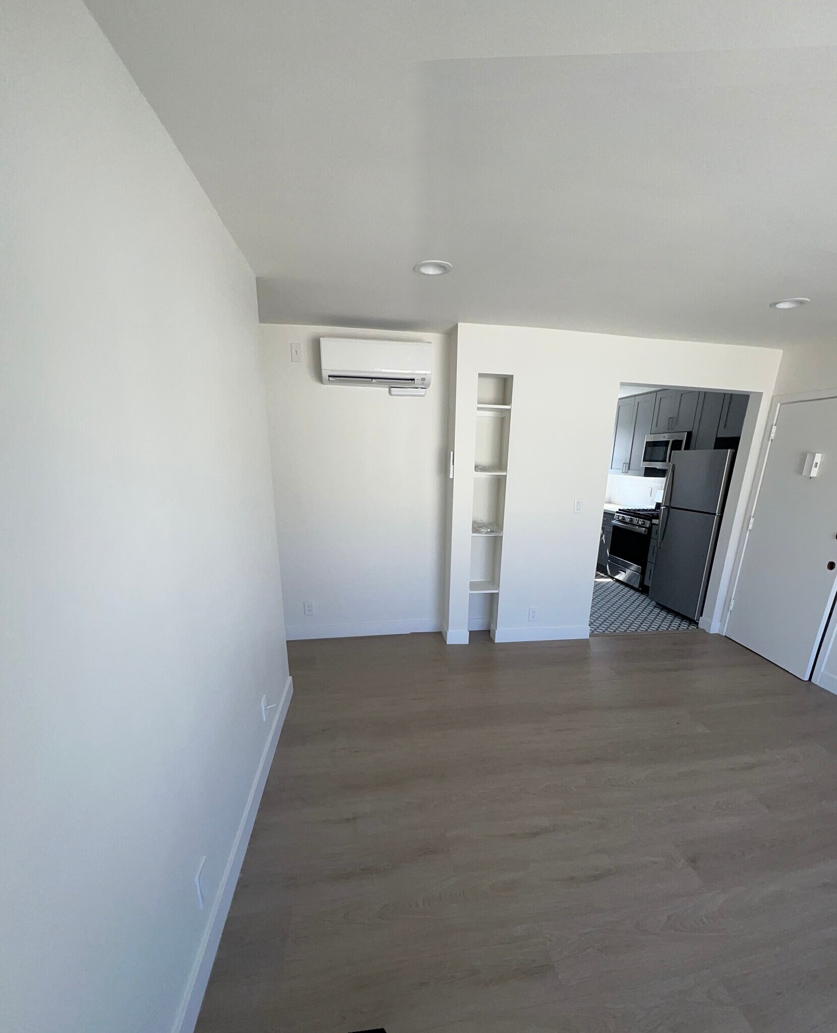 living room - 1335 W Adams Blvd