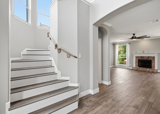 Building Photo - Updated two story. Gated subdivision. Gorgeous patio and yard!