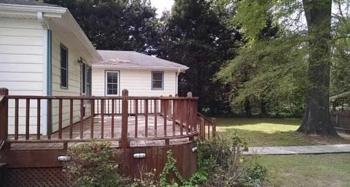 Building Photo - 1742 Beaumont Dr