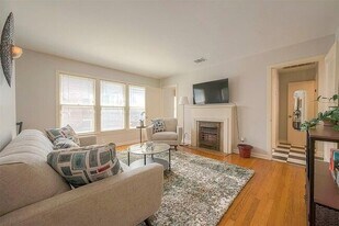 Building Photo - 1558 1/2 Castle Ct