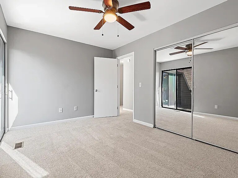 Building Photo - Room in Condo on Finley Forest Dr