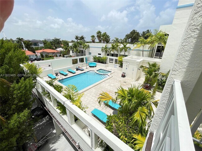 Building Photo - 9172 Collins Ave