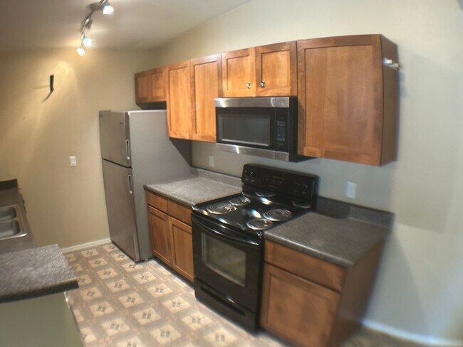 Building Photo - Great studio condo in the Arbors!