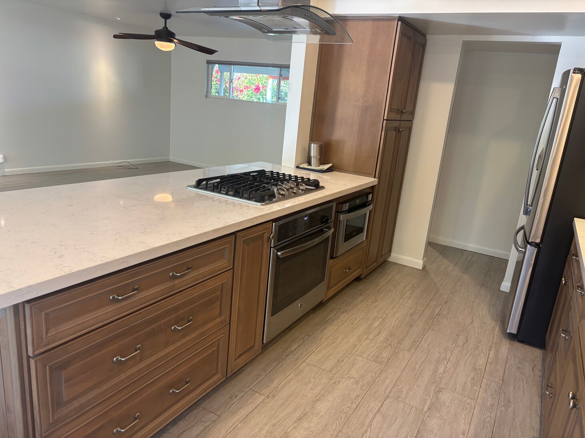 Gas range top,microwave,oven - 3133 N 4th Ave