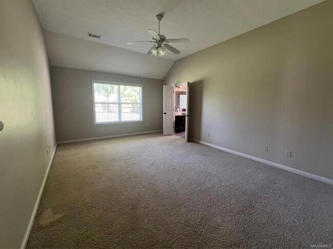 Building Photo - 701 Stoneybrooke Way
