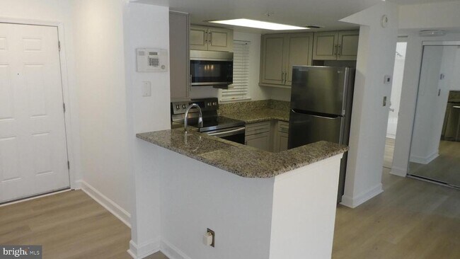 Building Photo - 1007 Summerglenn Ct