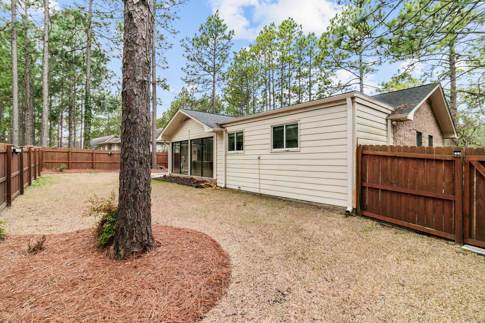 Building Photo - 1635 Longleaf Dr E