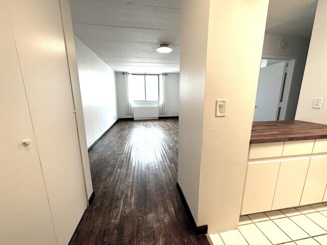Building Photo - 97-12 63rd Dr