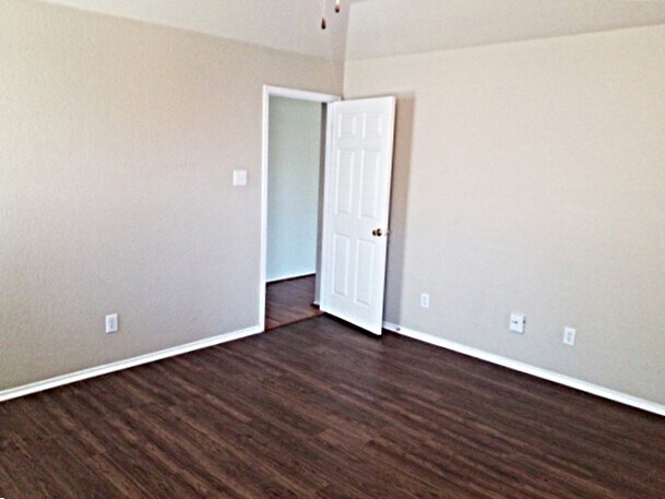 Building Photo - 733 Morgan Dr