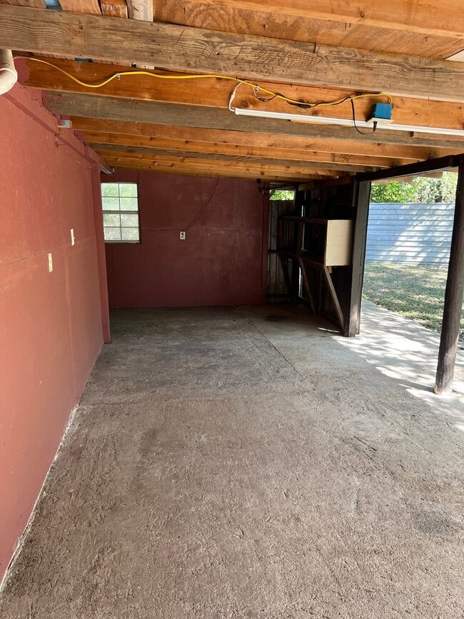 Building Photo - 9314 Valley Stream